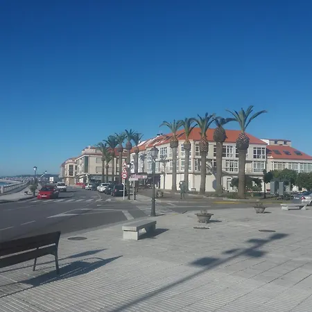 En El Paseo Maritimo De A Pie De Playa Villanueva De Arosa